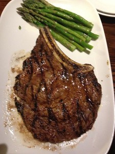 Ribeye_steak_and_asparagus