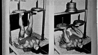 Salvador Ruiz en la época de los 70, entrenando en el gimnasio Olimpia. Revista "Las Pesas", digitalización Agencia Febus.
