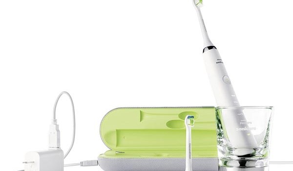 Imagen de cepillo de dientes eléctrico con estuche, repuesto y cargador