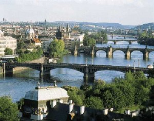 El río Moldava atraviesa la capital checa