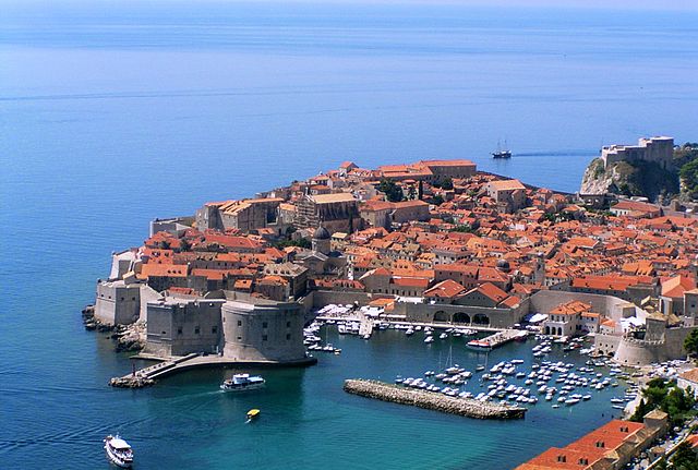 Vista de la ciudad amurallada de Dubrovnik – Imagen de