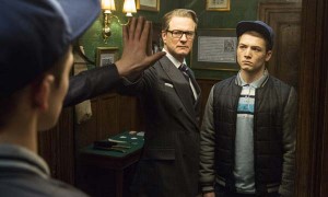 Escena de la película "Kingsman: servicio secreto" con los actores Colin Firth y Taron Egerton