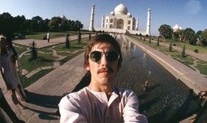 Selfie de George Harrison en el Taj Mahal. Fotografía en: http://www.cribeo.com