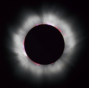 Sigue los consejos para ver un eclipse de Sol - CC-by Nils Ölmedal