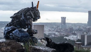 Imagen del robot “Chappie”, la película protagonizada por Sigourney Weaver y Hugh Jackman