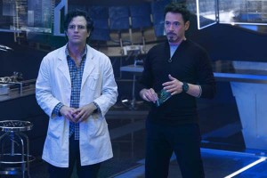 Escena y crítica de la película "Vengadores: La era de Ultrón" con Robert Downey, Jr.