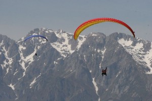 Parapente en picos de europa – Imagen de picostour.com