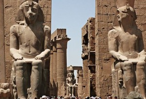 Luxor, uno de los templos mñas antiguos del Viejo Egipto de los faraones