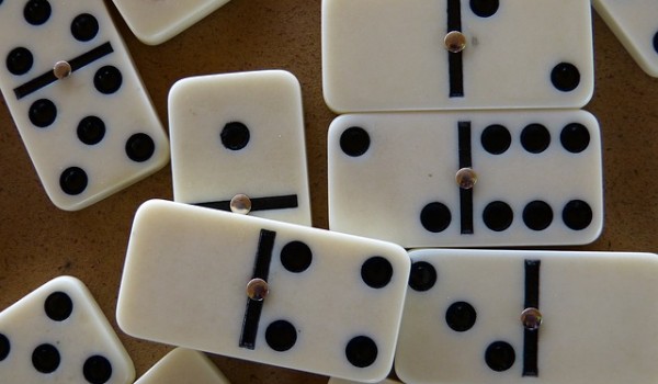 La dominomancia o adivinación por medio del dominó