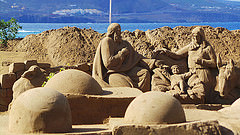 En algunas playas se exhiben nacimientos de arena como el belén de Playa de las Canteras