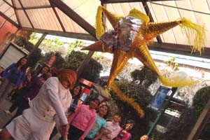 En las posadas mexicanas es una tradición romper la piñata