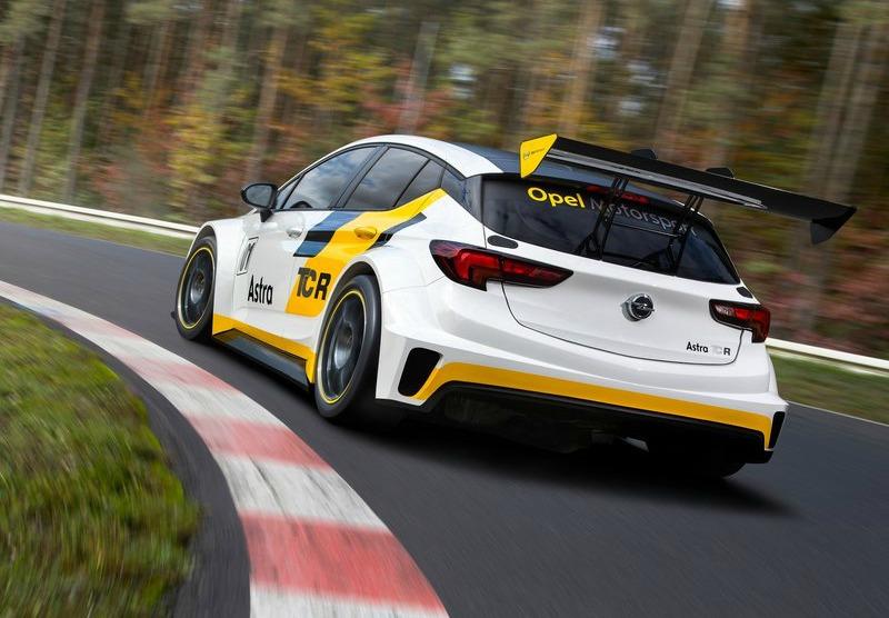 Vista trasera del Opel Astra TCR