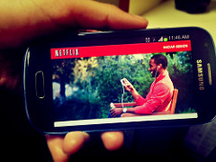 Ver Netflix en un smartphone