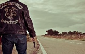 Clay Morrow en la carretera.