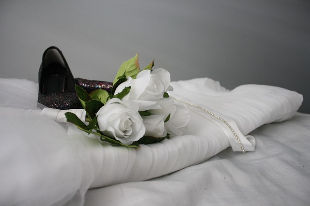 vestido de novia en la cama