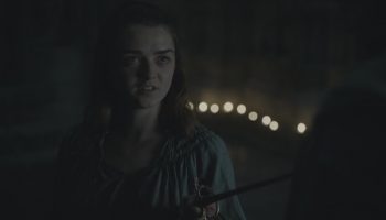 Una chica es Arya Stark de Invernalia 6×08 Nadie Juego de Tronos