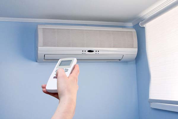 ¿Es mejor usar ventilador o aire acondicionado?