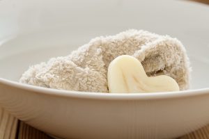 Jabón y toalla para rostro, image by Pixabay