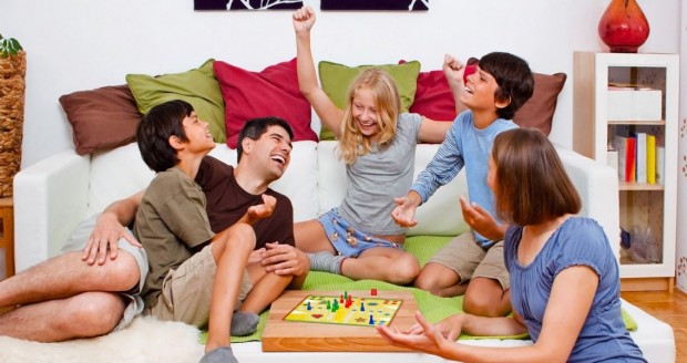 Ideas para jugar en familia y divertirse dentro y fuera de casa