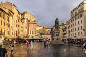 Junto al Trastevere son los barrios más pintorescos de Roma