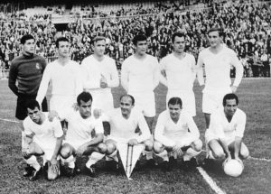 Las cinco primeras ediciones de la Copa de Europa solo conocieron un campeón: el Real Madrid