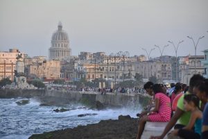 El Malecón de La Habana se exitende a lo largo de 8 kilómetros
