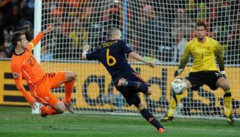 Andrés Iniesta ingresó en el Olimpo futbolístico tras este magnífico gol ante Holanda en la final del Mundial de Sudáfrica de 2010