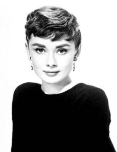 Audrey Hepburn y sus cejas gruesas y marcadas