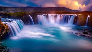 La más espectacular de las numerosas cataratas que hay en Islandia