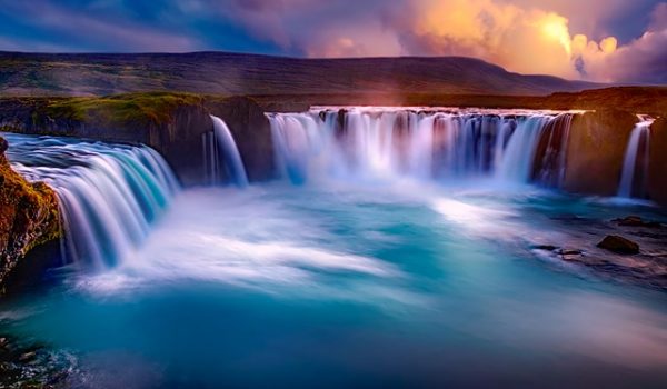 La más espectacular de las numerosas cataratas que hay en Islandia